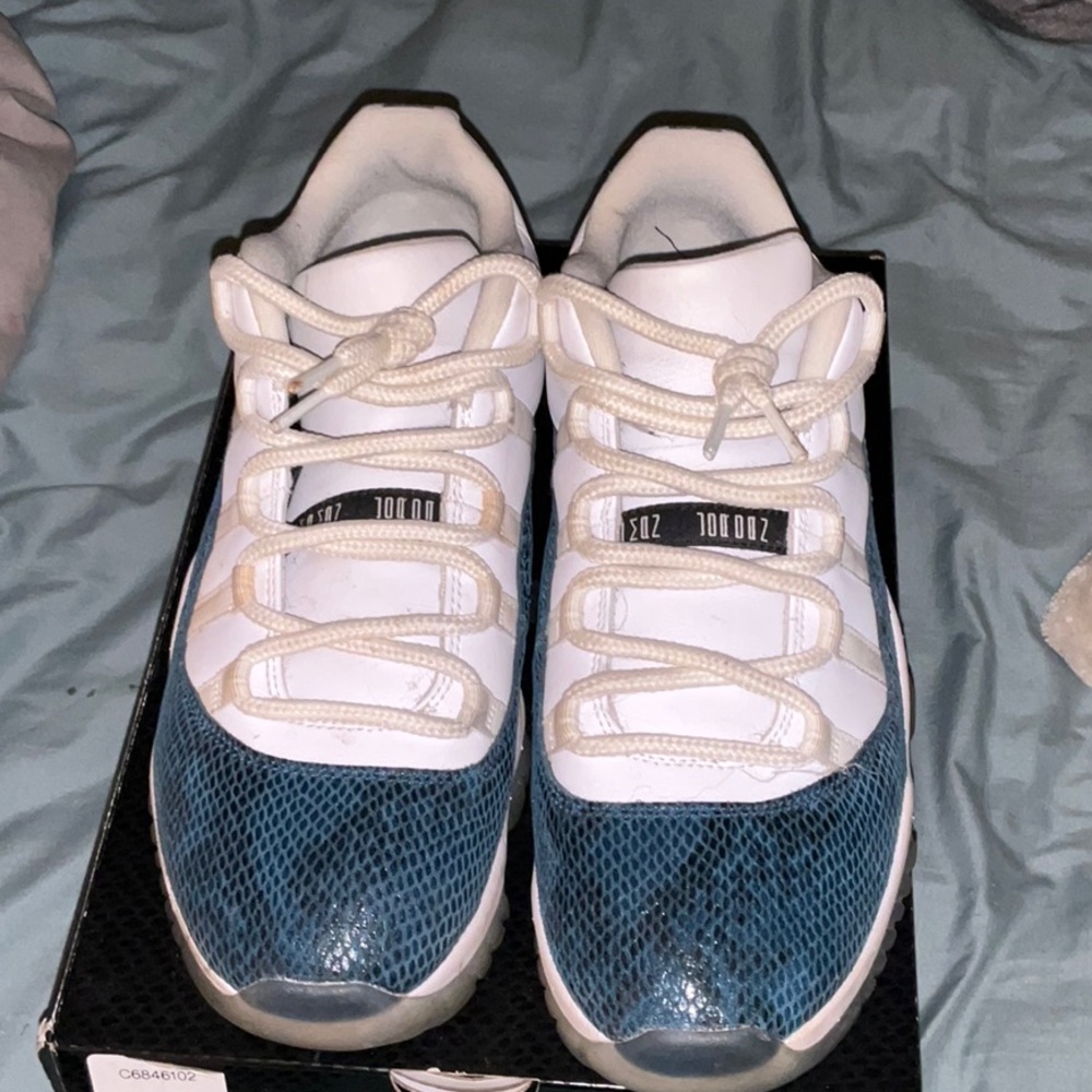 jordan 11 low snakeskin